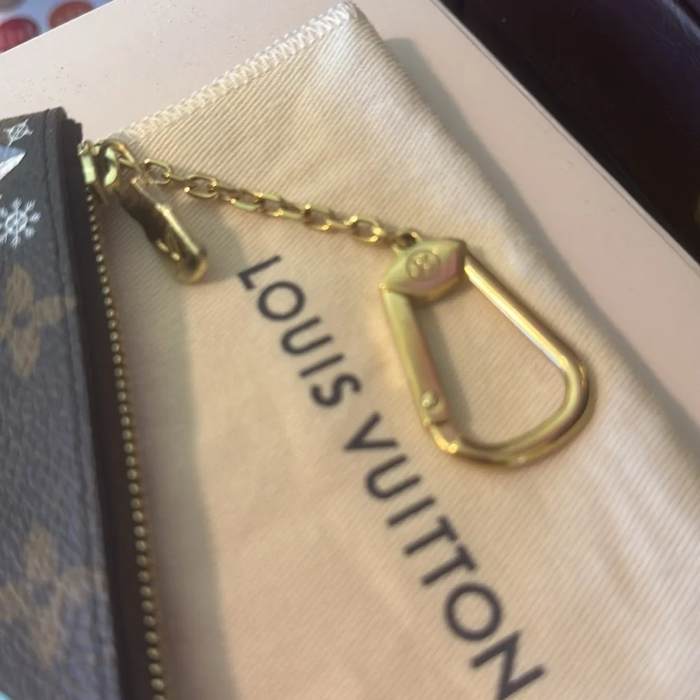 NEW! 2023 Christmas Animation Alpine Pink Key pouch! - Picture 5 of 15